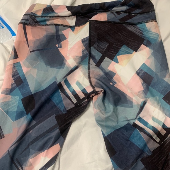 Lucy yoga tights large - Picture 5 of 5